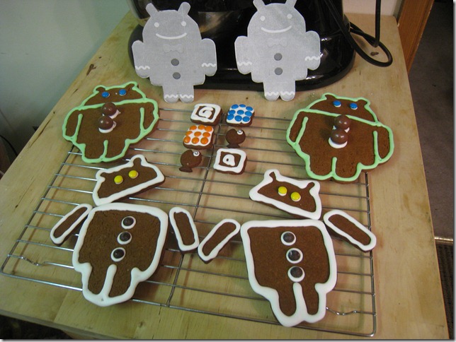 Waiting for the icing to dry and firm up.  See how the gingerbread androids look comparing to its original template.  Pretty close eh?